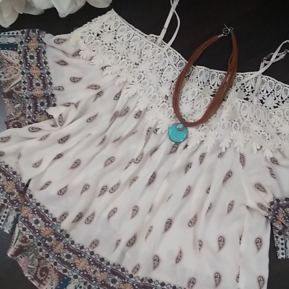 ❤️SOLD!❤️LA Hearts Lacey Paisley Floral Crop Top - Picture 6 of 8